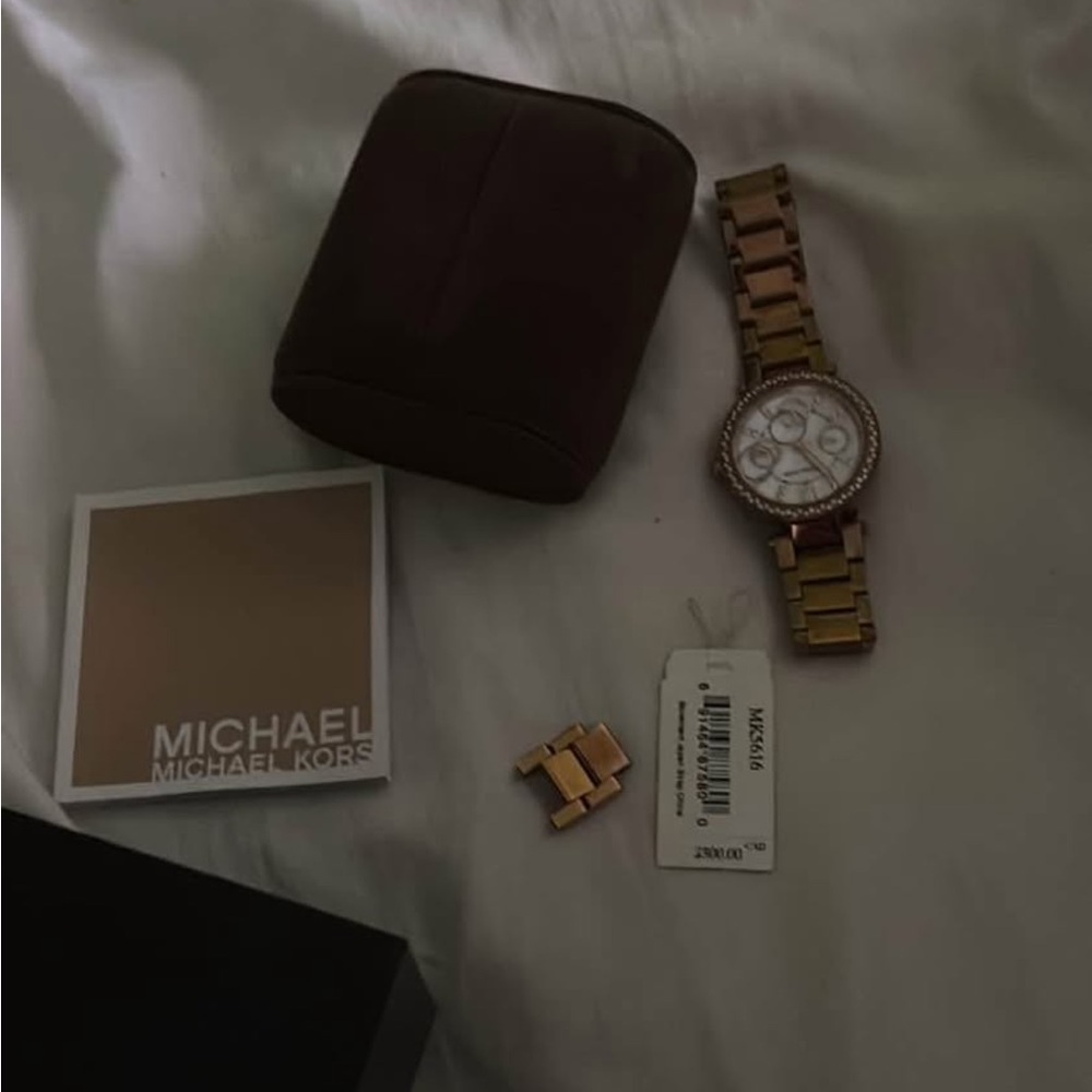 Micheal khors women’s watch - Picture 3 of 3